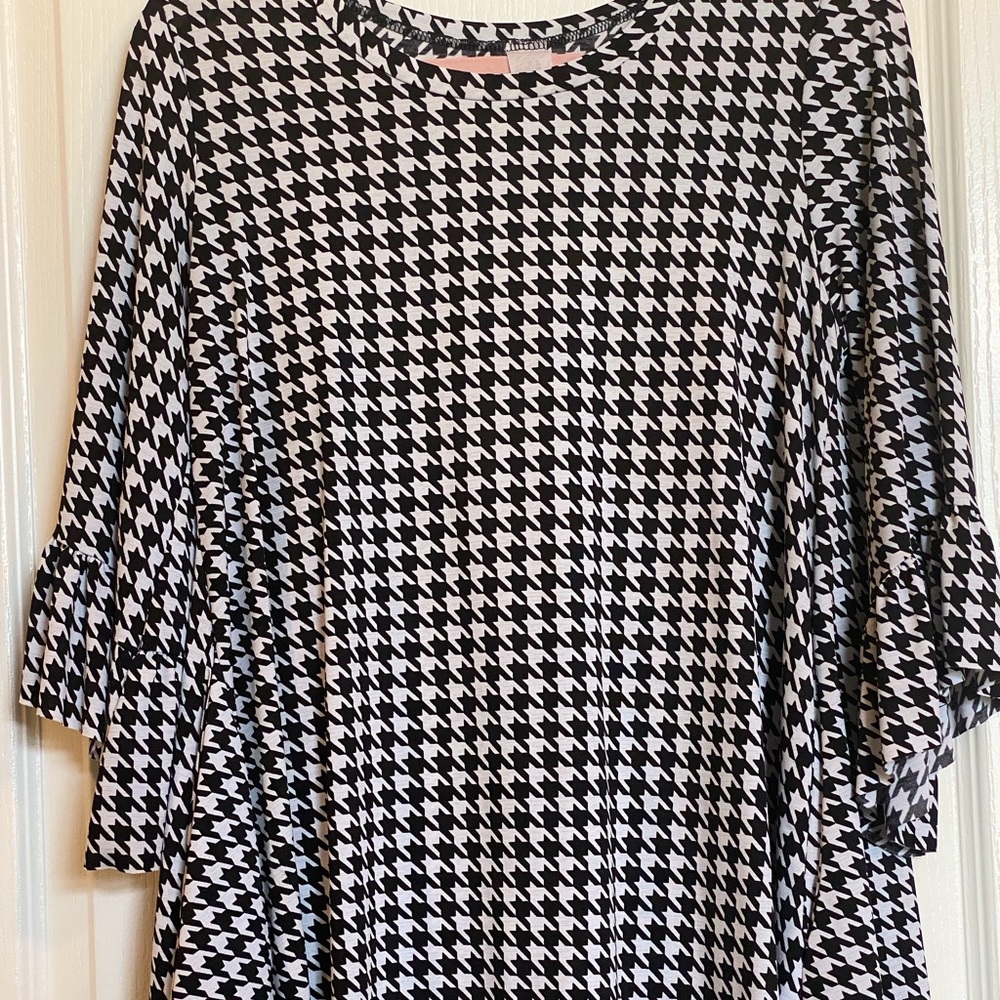 Houndstooth flowy top